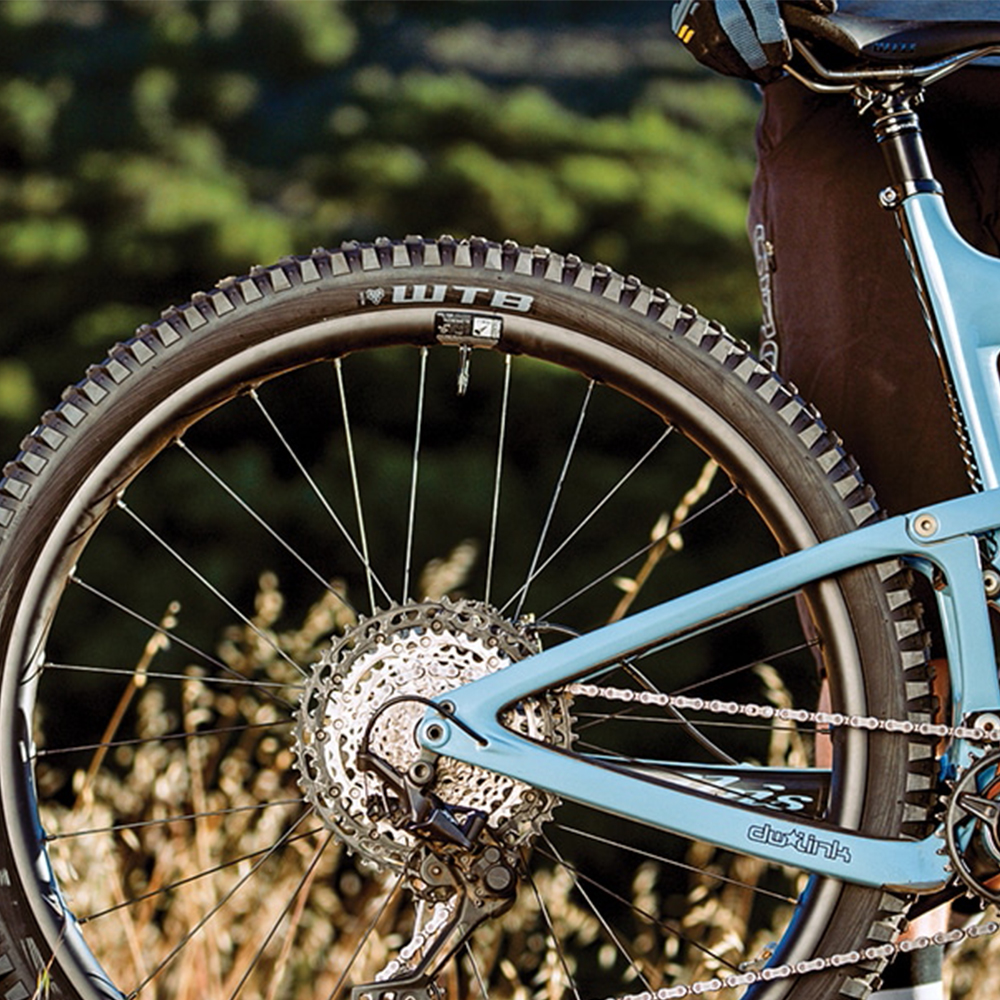 ملصق فلكنة الإطارات